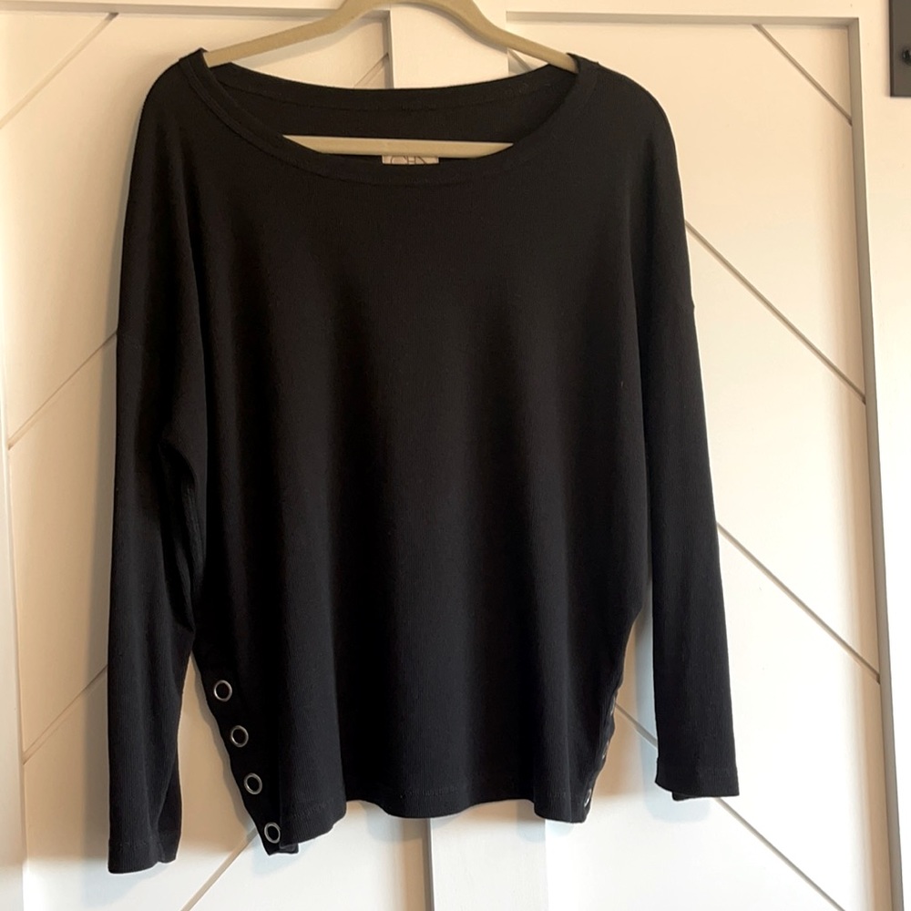 Black ribbed shirt from boutique store